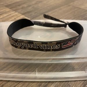 VINEYARD VINES camo sunglasses holder